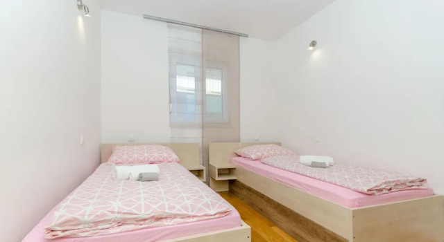 Villa Kiki, Rezerwuj Willa Hotele w Split-Dalmatia County z parkingiem, Parking