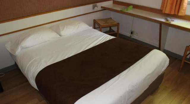 Двухместный номер Standard HOTEL Chateau-Thierry Centre