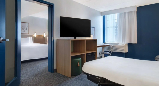 Четырёхместный люкс Spark by Hilton Rochester University Area, NY