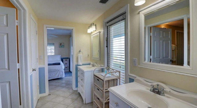Bayside Bungalow 1 - Large Screened Lanai With Beautiful Bay Views