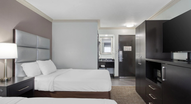 Четырёхместный номер Standard Best Western Webster Hotel, NASA