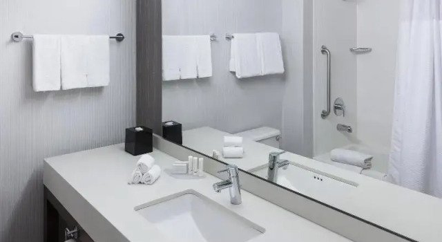 Двухместный номер Standard с балконом Courtyard by Marriott Alexandria Old Town/Southwest