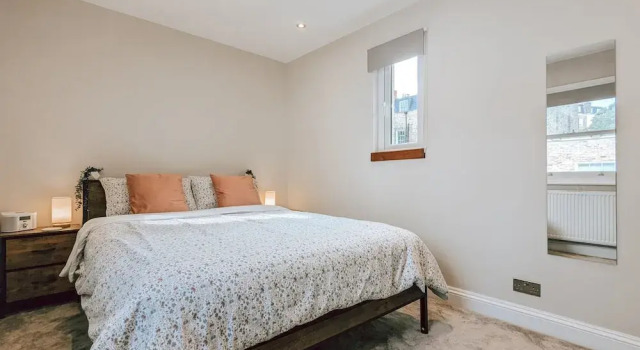 Апартаменты The Modern and Bright Warwick Way Apartment