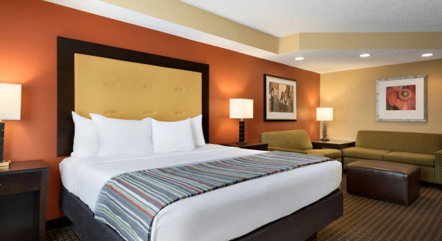 Holiday Inn Express Hotel & Suites Evansville, Rezerwuj Hotel Hotele w Evansville z parkingiem, Parking