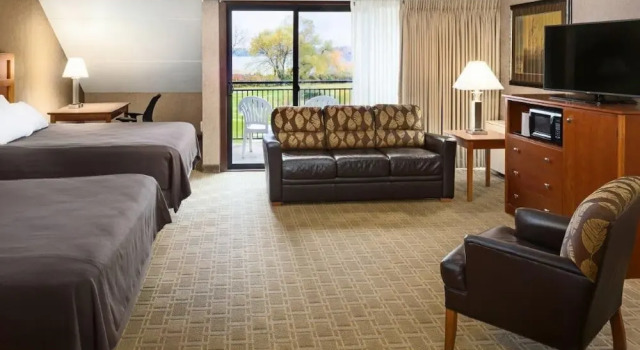 Семейный номер Superior с видом на внутреннюю территорию Arrowwood Resort Hotel and Conference Center, Alexandria