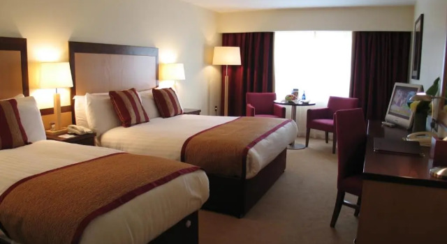 Трёхместный номер Standard Headfort Arms Hotel