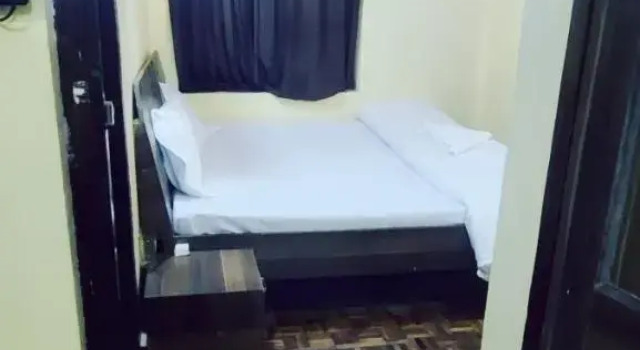 Hotel curios All seasons, Забронировать Отель Сринагар Jammu & Kashmir Ski, рядом с Lal Chowk Ghantaghar