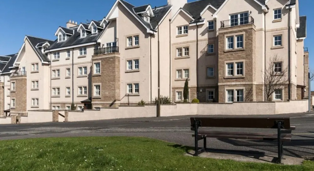 Royal Apartment, Prenota Appartamento Hotel a Lothian con parcheggio, Parcheggio