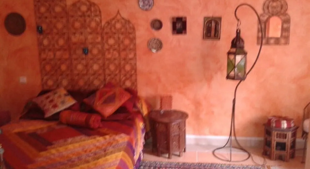 Room in Guest room - Moorish room located in the house of josepha, Book Pension Hoteller i Corbières med parkering, Parkering