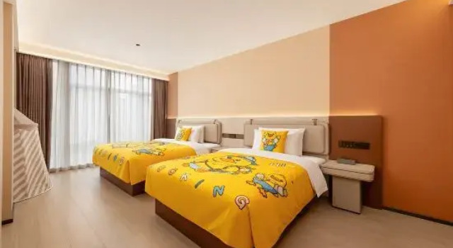 Люкс MEHOOD LESTIE Hotel (Zhuhai Qinglü Road Haibin Swimming Pool)