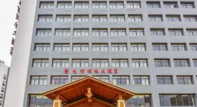 Jiaxin Mingzhu Hotel, Rezerwuj Hotel Hotele w Kunming z parkingiem, Parking