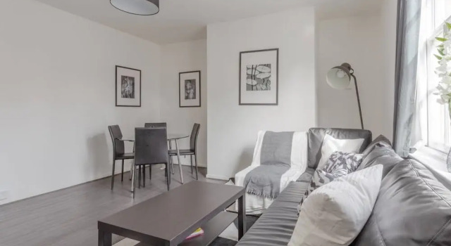 Spacious and Modern 1 Bedroom Flat in Shoreditch, Забронировать Отель Тауэр-Хэмлетс Лондон, рядом с 19 Princelet St Museum