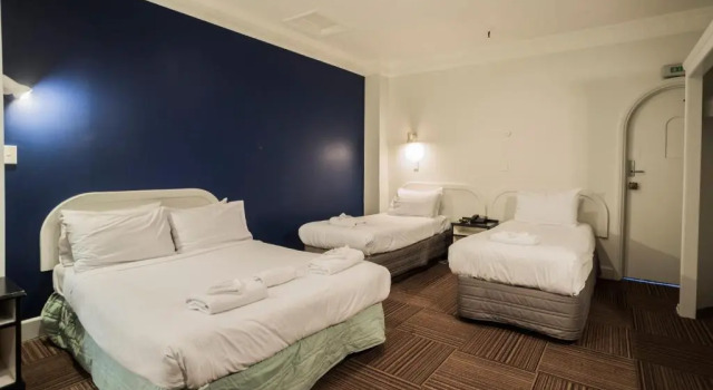 Трёхместный номер Standard Albion Hotel