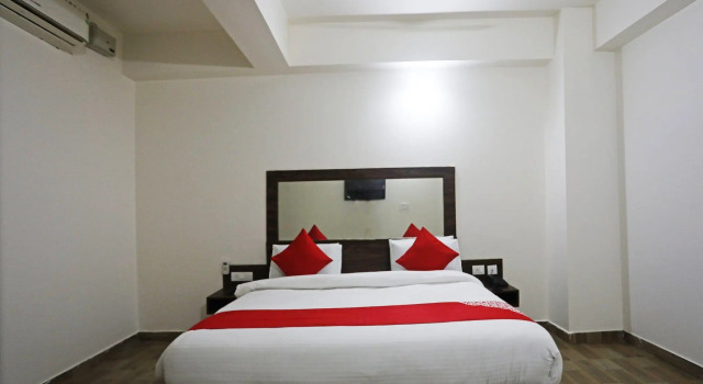 OYO 40002 Hotel The Rejoice