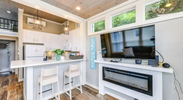 Коттедж Lake Norman Getaway w/ Pool Access + Kayaking!