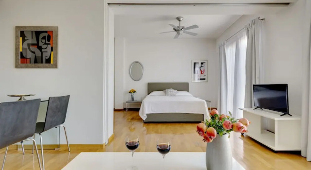 Loft apt w/ Acropolis View, Забронировать Отель Афины Острова Саронического залива - Аттика, рядом с Холм Филопаппос
