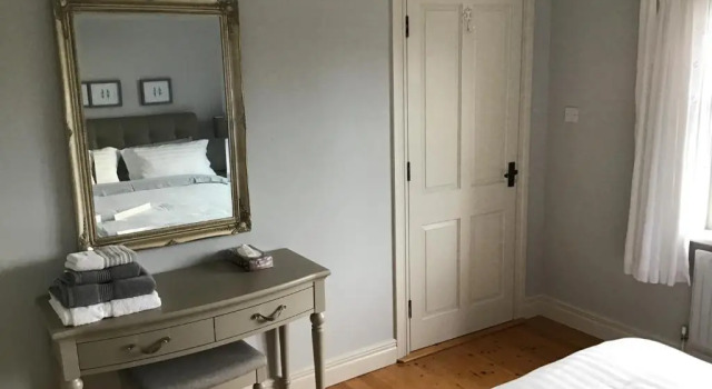Venetia House - small guesthouse, Prenota Bed & breakfast Hotel a Connacht con parcheggio, Parcheggio