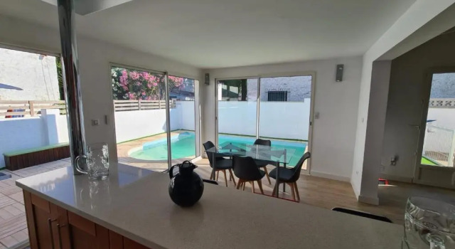 389-villa de standing con piscina privada, Забронировать Отель Отели Alt Empordà с парковкой, Парковка