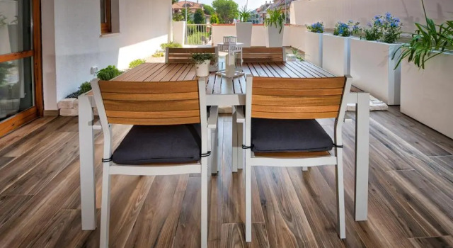 Апартаменты Alga 5-Star Boutique Apartment Steps from the Sea