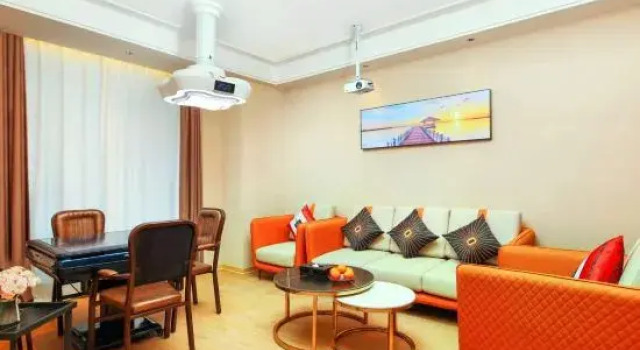 Люкс Vienna International Hotel (Zigong Lantern Park Fanhua Branch)