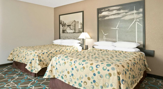 Super 8 by Wyndham Walnut, Rezerwuj Hotel Hotele w Iowa z basenem, Basen