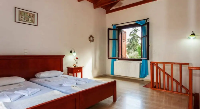 Crete Holiday Rental Small Village Close to Beaches -sharing a Large Pool, Забронировать Отель Отели Дулианы с бассейном, Бассейн