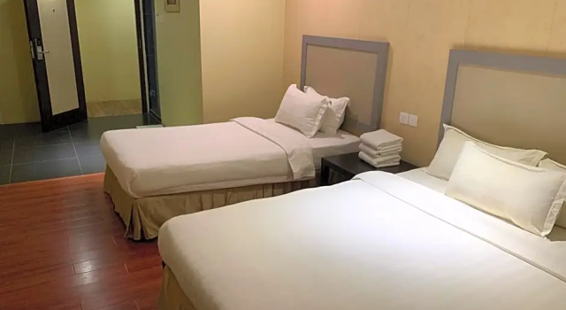 Трёхместный номер Standard MCity Inn
