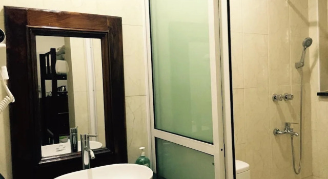 Кровать в общем номере Mr. Charles Guest House - Hostel