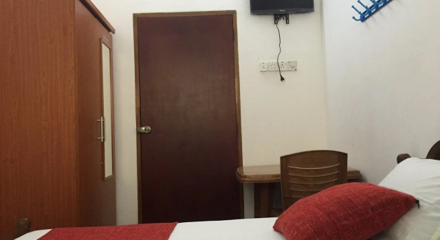 Yaarl Holiday Inn