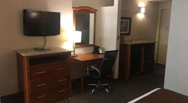 Studio Suite Ramada by Wyndham Rockville Centre