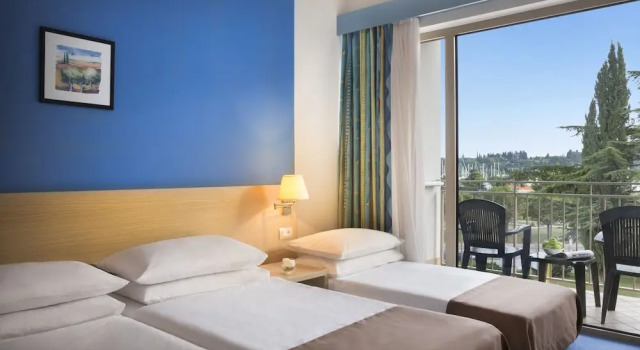 Трёхместный номер Standard с балконом и с видом на парк Remisens Hotel LUCIJA