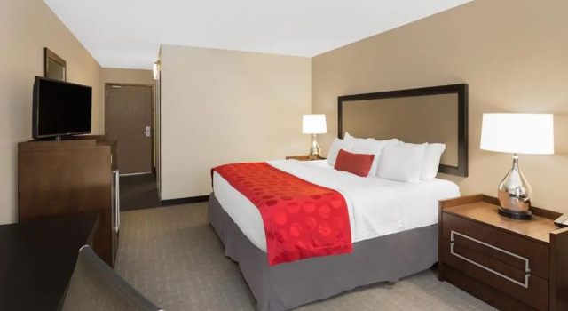 Двухместный номер Deluxe Clarion Inn Des Moines Airport