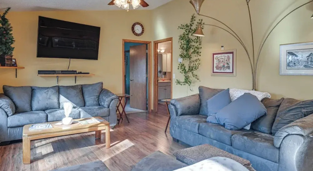 Lake Wissota Home w/ Private Dock + Fire Pit!, Prenota Hotel Lake Wissota Stati Uniti