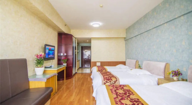 Трёхместный номер Superior Golden Tree Business Hotel