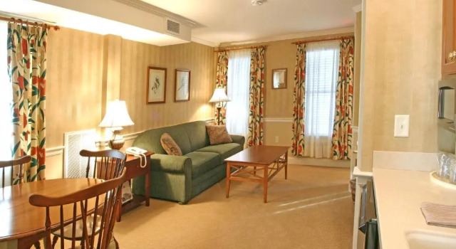 Люкс c 1 комнатой Bird-in-Hand Village Inn & Suites