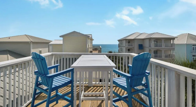 Коттедж с балконом и с видом на океан 2 Minutes to Beach & Next to Pool - Free Beach Setup, Sleeps 12