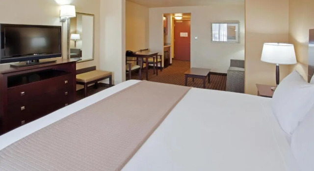 Люкс Holiday Inn Express & Suites Dinuba West by IHG