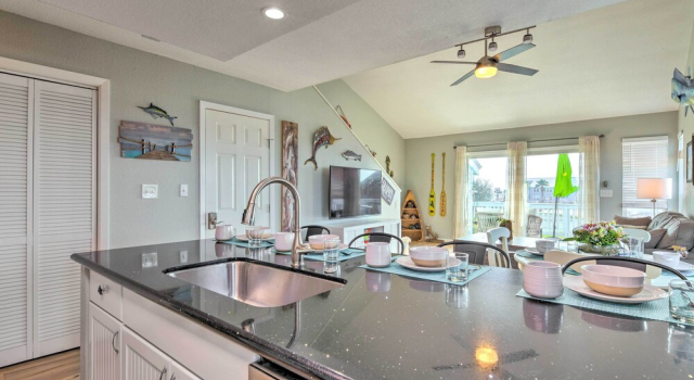 Апартаменты Beachy Rockport Condo w/ Pool & Fishing Pier!