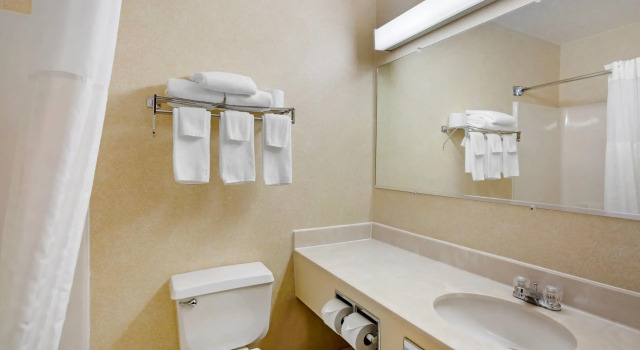Четырёхместный номер Standard Quality Inn Columbia Mall