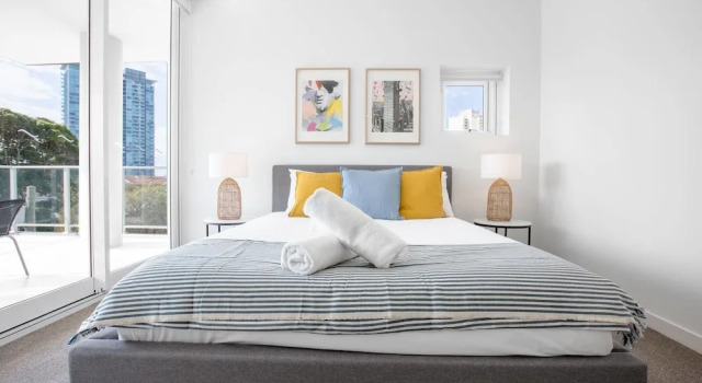 Wow Southport Apartment Near Light Rail Station