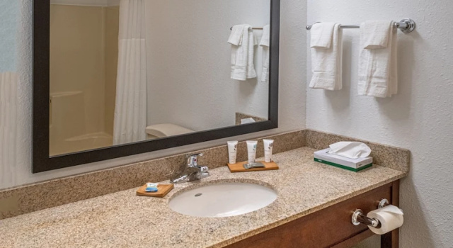 Люкс c 1 комнатой Country Inn & Suites by Radisson, Beckley, WV