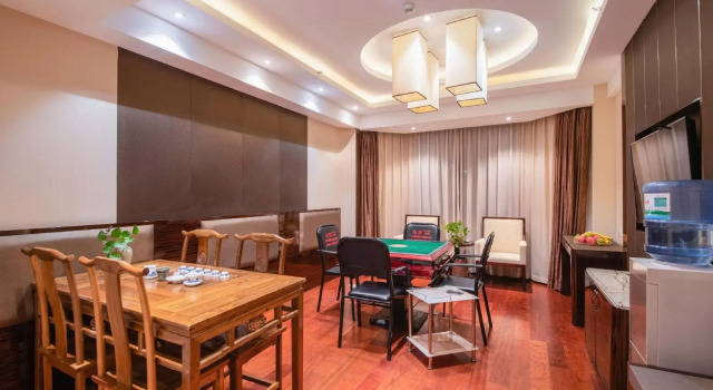 Ying Rong Hotel, Rezerwuj Hotel Hotele w Chuxiong z parkingiem, Parking