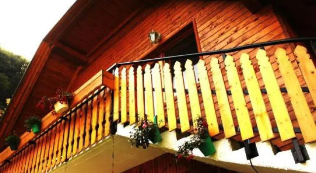 Reka Hisa river side lodge