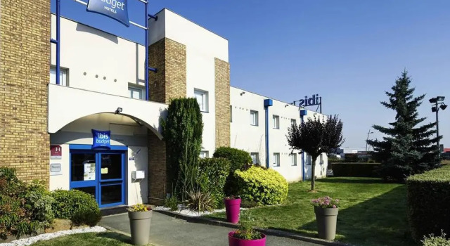 Кровать в общем номере ibis budget Chartres