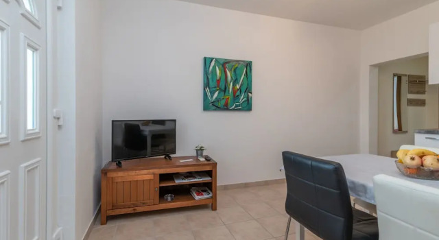 Apartments Grga, Забронировать Апартаменты/квартира Отели Трогир с бассейном, рядом с Частный Пляж «Сикрет Гарден Барада Бич Апартмент», Бассейн