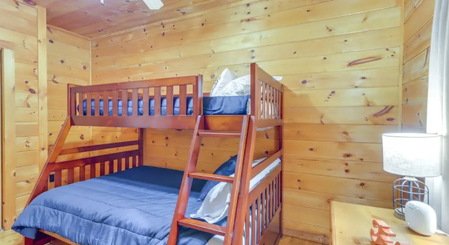 Wooded Blue Ridge Cabin: 2 Decks, Fire Pit!, Buchen Sie Ferienhaus Blue Ridge 