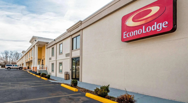 Четырёхместный номер Standard Econo Lodge Hagerstown