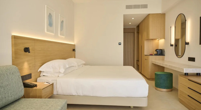 Habitación De lujo con balcón y con vista a la piscina Sunrise Emerald