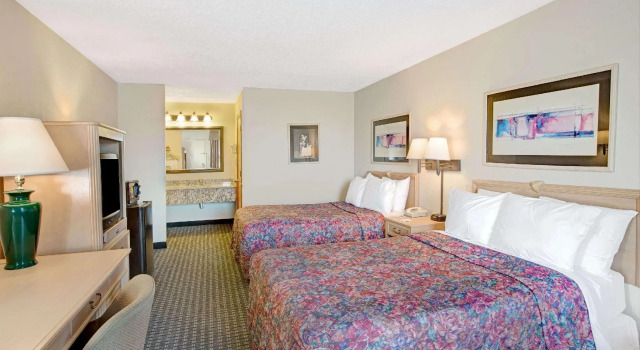 Четырёхместный номер Standard Days Inn by Wyndham Mooresville Lake Norman