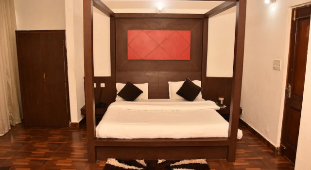 Номер Luxury Hotel Neelkanth Mahadev Hotel & Resorts